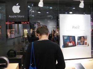 У Китаї знайшли ще 22 фальшивих магазини Apple