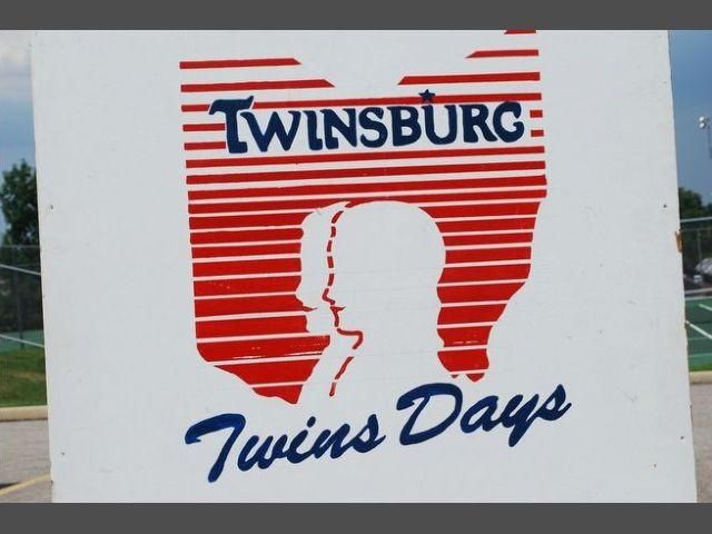 Фестиваль близнюків, визначає, хто більше схожий Фестиваль близнюків, визначає, хто більше схожий