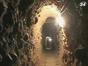 На кордоні Мексики та США знайшли 300-метровий тунель