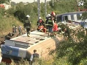 У Польщі почали піднімати вагони потяга, який зійшов з рейок 12 серпня