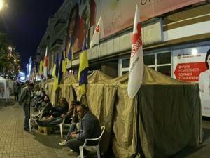 В "Батькивщине" заявляют, что милиция запугивает участников палаточного городка В "Батькивщине" заявляют, что милиция запугивает участников палаточного городка