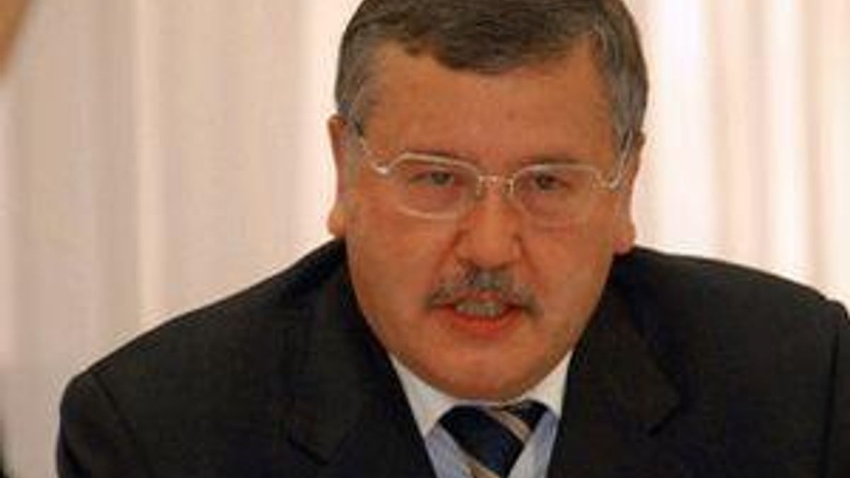 Гриценко: Янукович окончательно разрушит украинскую армию