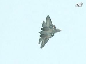 Винищувачі п'ятого покоління зробили перший політ на МАКС-2011 Винищувачі п'ятого покоління зробили перший політ на МАКС-2011