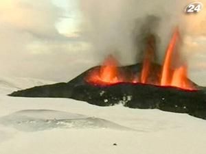 Когда извергается лава, она выжигает все на своем пути Когда извергается лава, она выжигает все на своем пути