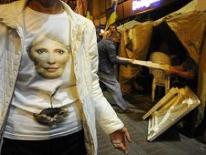 Тимошенко в Facebook просит о помощи Тимошенко в Facebook просит о помощи