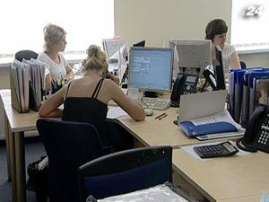 В Украине безработица официально сокращается