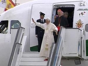 Бенедикт XVI прибыл в Мадрид