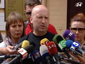 Турчинов: У Юлі все тіло в синцях Турчинов: У Юлі все тіло в синцях