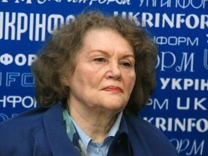 Ліна Костенко: На парад треба вивести усіх, хто 20 років обкрадав та руйнував Україну