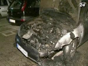 Мер Берліна попросив мешканців зловити паліїв машин Мер Берліна попросив мешканців зловити паліїв машин