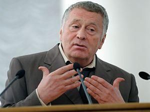 Жириновський роздав своїм прихильникам по 500 рублів за те, що запізнився на зустріч Жириновський роздав своїм прихильникам по 500 рублів за те, що запізнився на зустріч