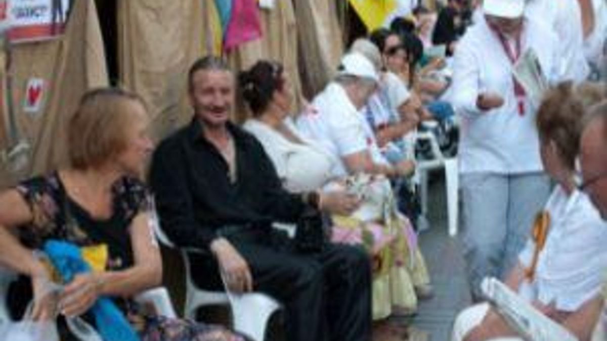 Депутат від "Батьківщини" пошкодив камеру поблизу райсуду у Києві Депутат від "Батьківщини" пошкодив камеру поблизу райсуду у Києві