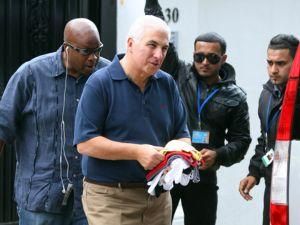 Отец Эми Уайнхаус потерял патент на фонд ее имени Отец Эми Уайнхаус потерял патент на фонд ее имени