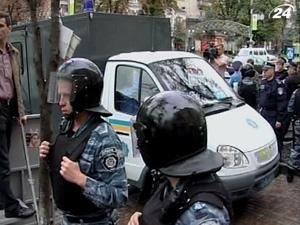 Справи Тимошенко і Луценка слухають у Печерському суді Справи Тимошенко і Луценка слухають у Печерському суді