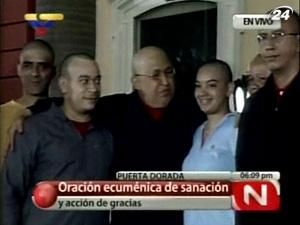 Несколько человек постриглись налысо в поддержку Чавеса Несколько человек постриглись налысо в поддержку Чавеса