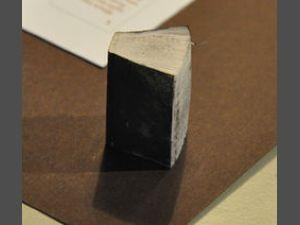 В Киеве представили мини-Конституцию 2х3 сантиметра