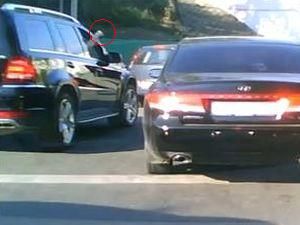 Московские "мажоры" переключают светофоры с помощью пульта (ВИДЕО) Московские "мажоры" переключают светофоры с помощью пульта (ВИДЕО)