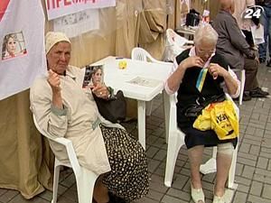 Міліція тимчасово не чіпатиме наметове містечко біля суду - 22 серпня 2011 - Телеканал новин 24 Міліція тимчасово не чіпатиме наметове містечко біля суду - 22 серпня 2011 - Телеканал новин 24