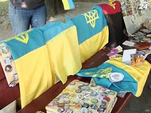 В августе спрос на национальную символику растет В августе спрос на национальную символику растет
