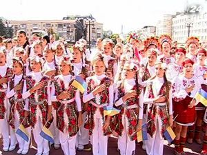 Івано-Франківськ: понад 1,5 тис. співаків одночасно виконали Державний гімн