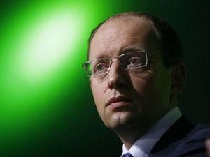 Яценюк хочет упростить процедуру импичмента Президента Яценюк хочет упростить процедуру импичмента Президента