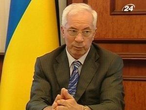 Азаров бачить позитив у об'єднанні партій довкола Партії регіонів