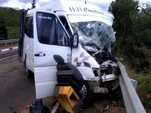 Крым: 20 туристов остаются в больнице после ДТП Крым: 20 туристов остаются в больнице после ДТП