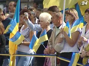 В Киеве отметили День флага
