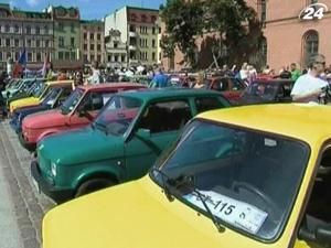 Відбувся фестиваль культового "Малюка" Fiat 126Р Відбувся фестиваль культового "Малюка" Fiat 126Р