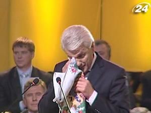 Партия Регионов с распростертыми объятиями ждет Народную партию Партия Регионов с распростертыми объятиями ждет Народную партию