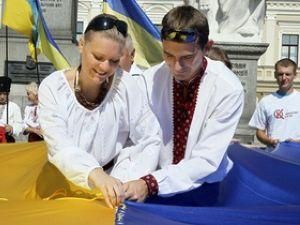 В Чернигове развернули флаг Украины размером 30 на 45 метров