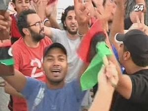 Франція готова віддати повстанцям активи Каддафі Франція готова віддати повстанцям активи Каддафі