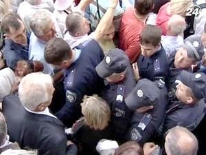 В столкновениях на День Независимости травмировались 6 милиционеров В столкновениях на День Независимости травмировались 6 милиционеров