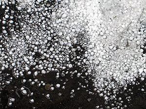 Во Львовской области град повредил крыши Во Львовской области град повредил крыши