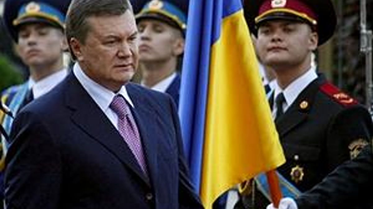 Янукович поздравил украинцев словами Ющенко Янукович поздравил украинцев словами Ющенко