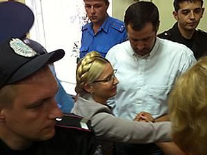 Священник УГКЦ освятил зал заседаний Печерского суда и благословил Тимошенко Священник УГКЦ освятил зал заседаний Печерского суда и благословил Тимошенко