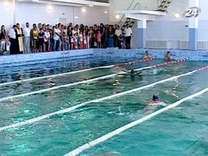 В Бурштыне ко Дню Независимости реконструировали бассейн
