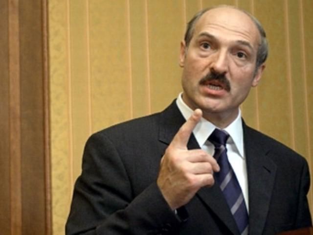 Лукашенко пообещал осенью стабилизировать валютный рынок 