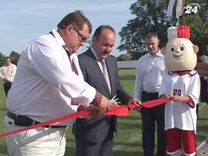 У Добротворі відкрили відремонтований стадіон У Добротворі відкрили відремонтований стадіон