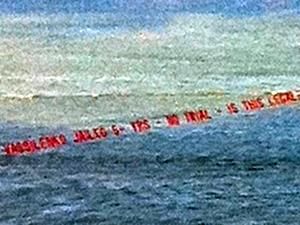 Український хакер-в’язень провів акцію протесту у США з використанням літака Український хакер-в’язень провів акцію протесту у США з використанням літака