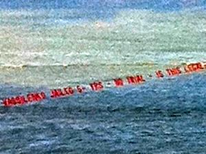 Украинский хакер-узник провел акцию протеста в США с использованием самолета