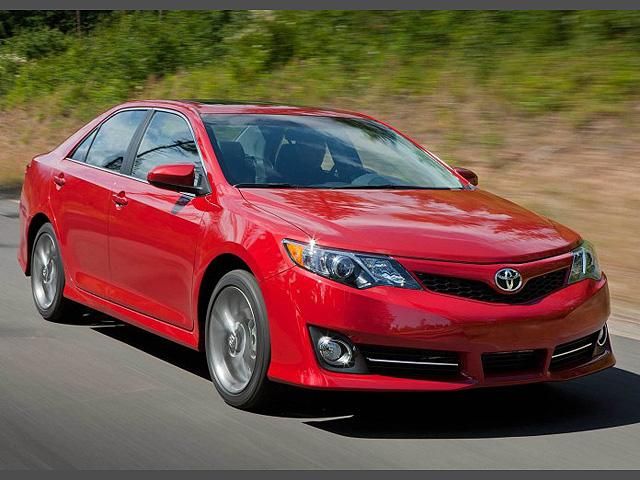 Появились фотографии новой Toyota Camry Появились фотографии новой Toyota Camry