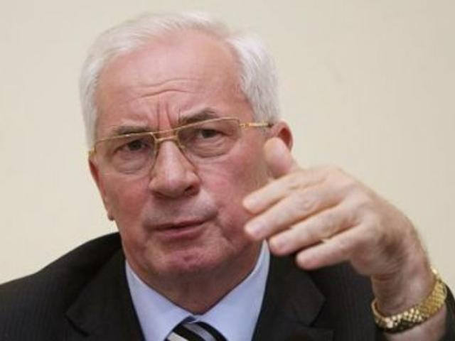 Азаров: Украине не хватает техников 