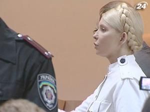 Тимошенко требует возбудить дело против Януковича Тимошенко требует возбудить дело против Януковича