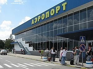 Дуже п’яного редактора російської газети зняли з літака в аеропорту Сімферополя