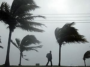 Ураган "Айрин" достиг побережья США
