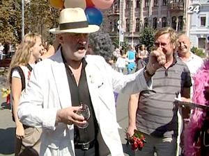 В день 70-летия Ступку приветствовали у стен родного театра В день 70-летия Ступку приветствовали у стен родного театра