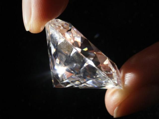 Бриллианты подорожали за год на половину Бриллианты подорожали за год на половину