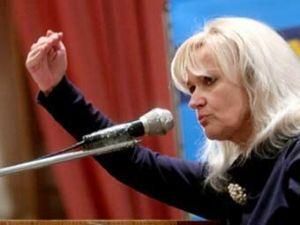 На Ирину Фарион возле сцены напали трое обидчиков На Ирину Фарион возле сцены напали трое обидчиков