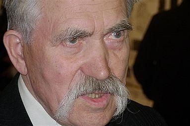 Милиция вызывает Левко Лукьяненко на допрос по делу столкновений на День независимости Милиция вызывает Левко Лукьяненко на допрос по делу столкновений на День независимости